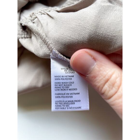 Women's Paper Crane Taupe Smocked Long Sleeve Top Size Large - Picture 6 of 6